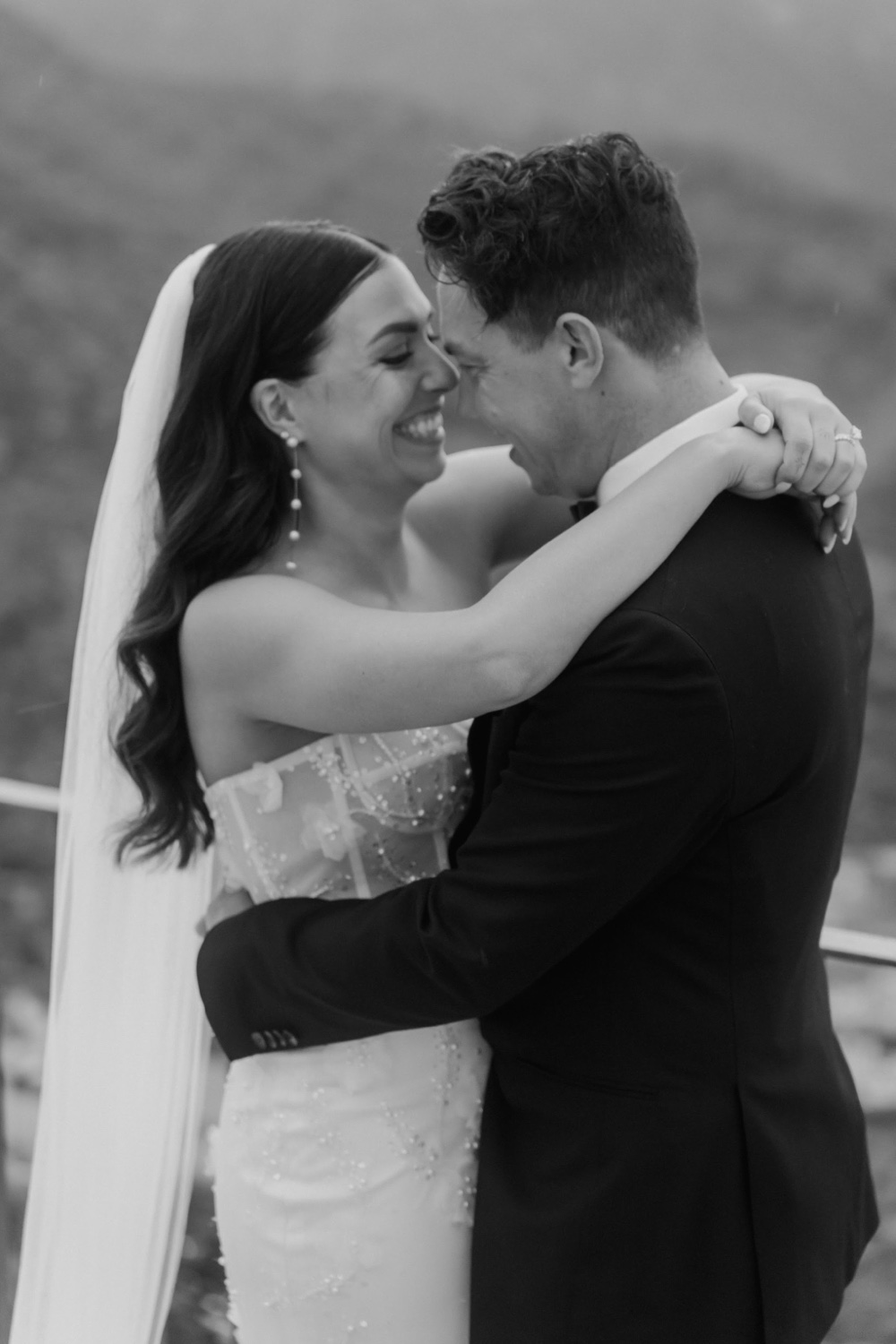 A black and white photo of a couple embracing on a terrace at Palazzo Avino in Ravello