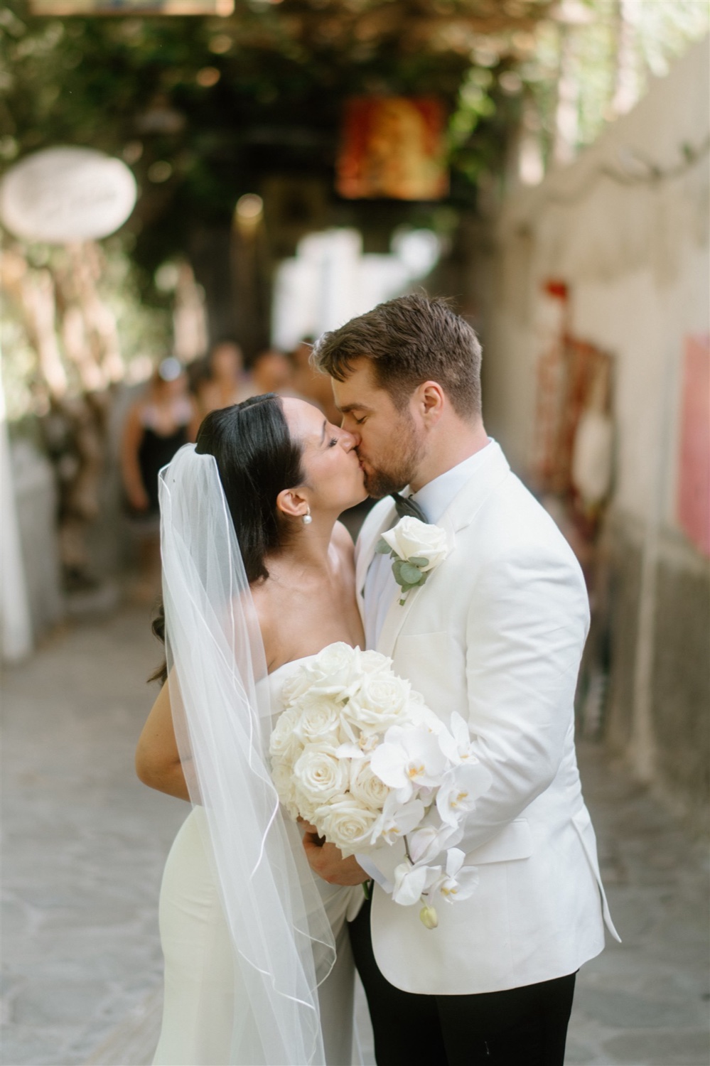 A couple kissing in a narrow lane in Positano