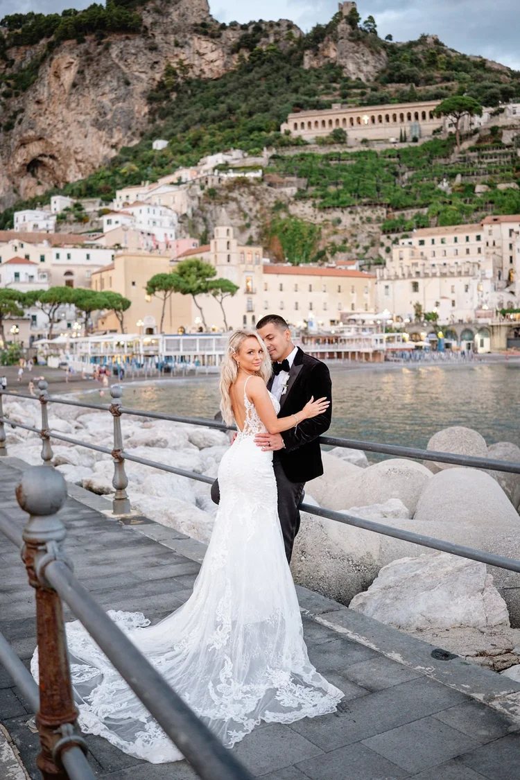 A couple by the sea in Amalfi