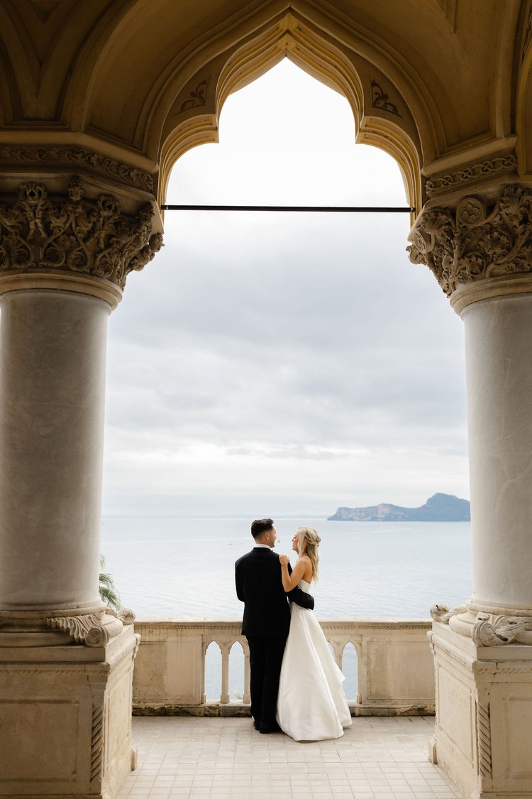 A couple framed by a Gothic arch on Isola del Garda