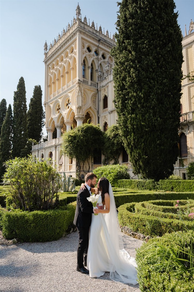 A couple in the Italian gardens of Isola del Garda