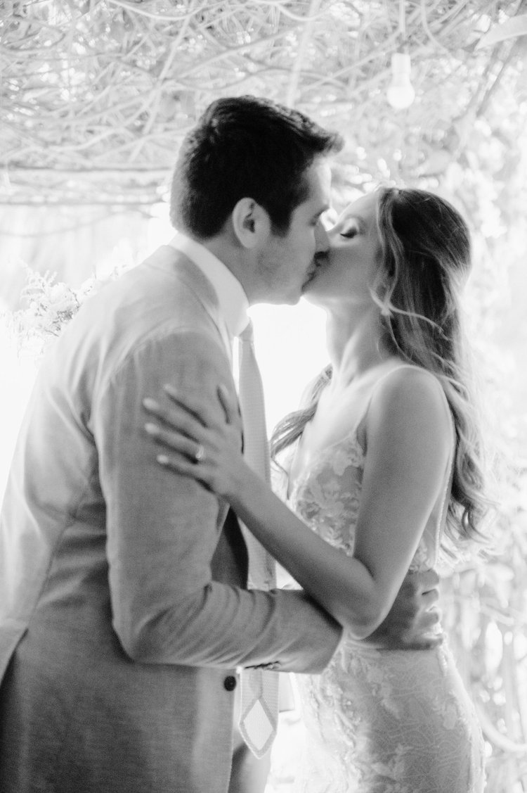 A couple sharing a kiss in black and white during their elopement in Sicily