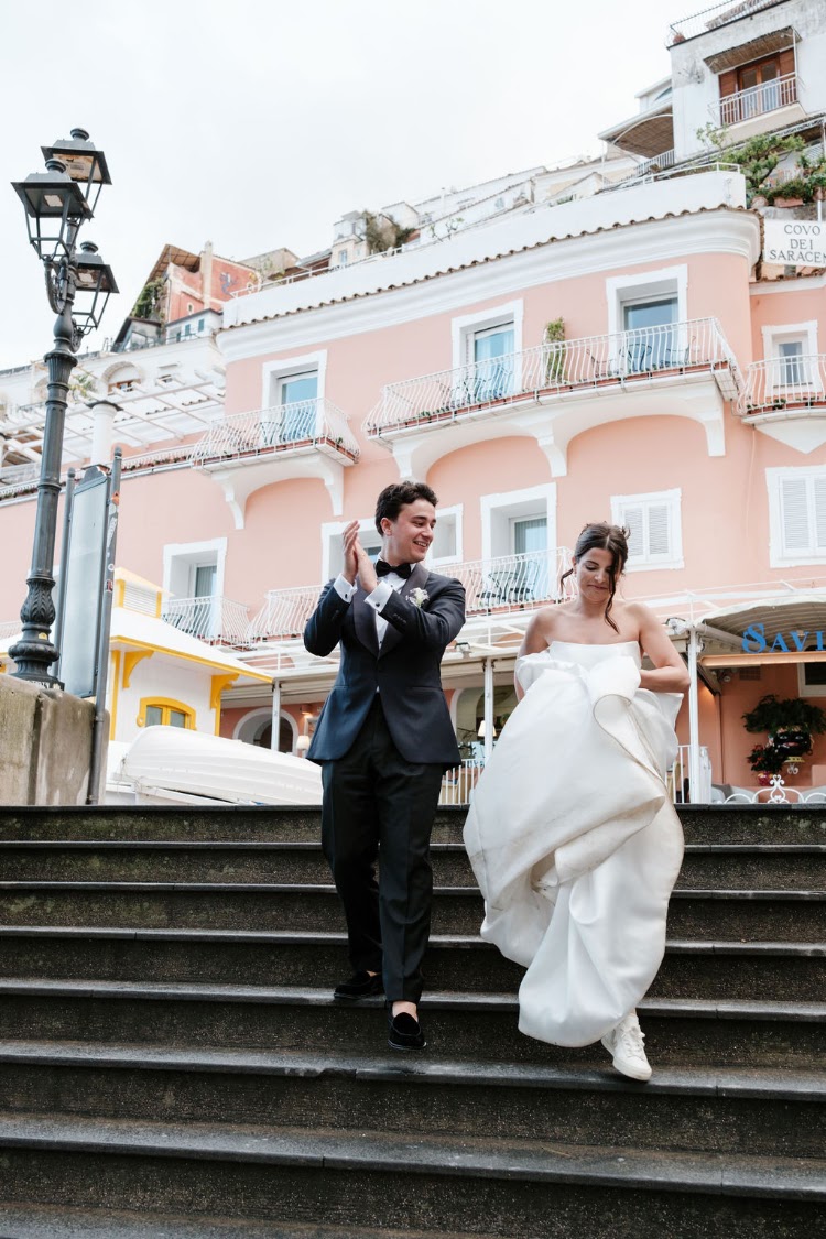 A couple on pink steps in Positano