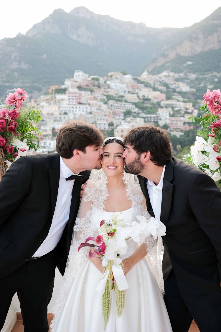 A kiss on the terrace after the ceremony