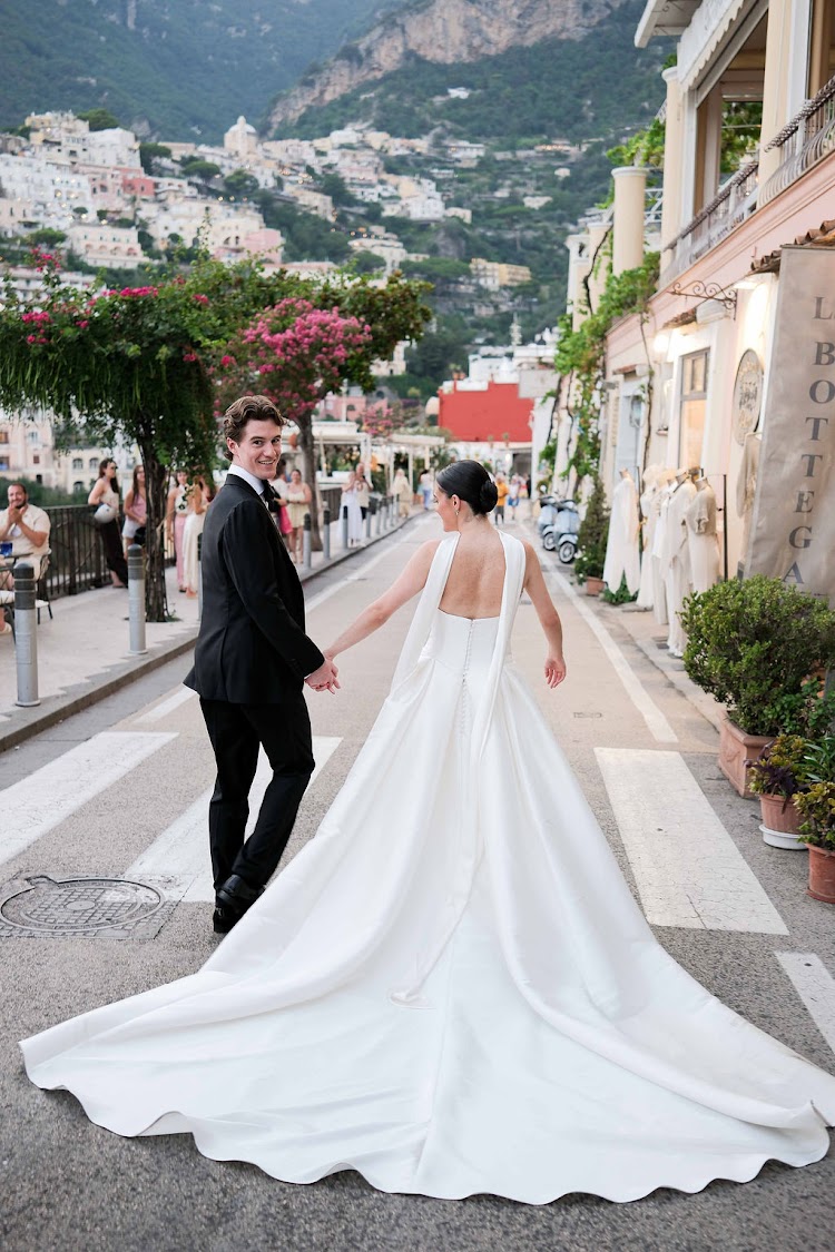 A bride on the main street of Positano