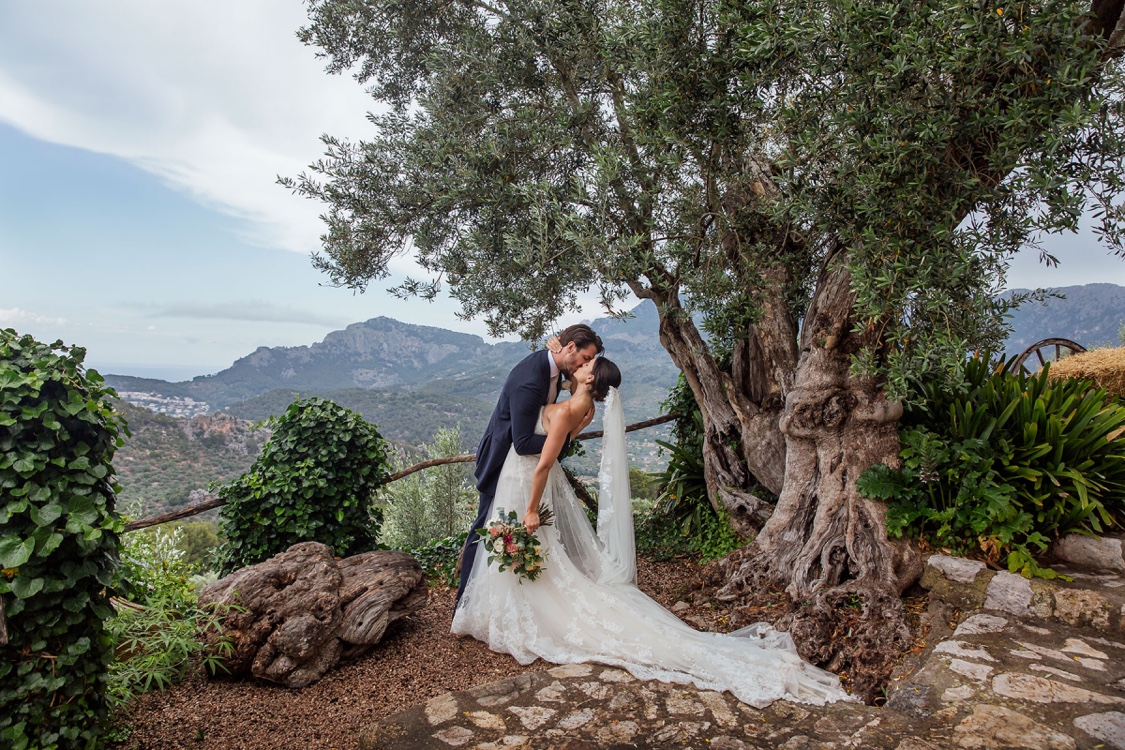 Elope in a historic finca hideaway in the Mallorca mountains, already designed elopement in Spain