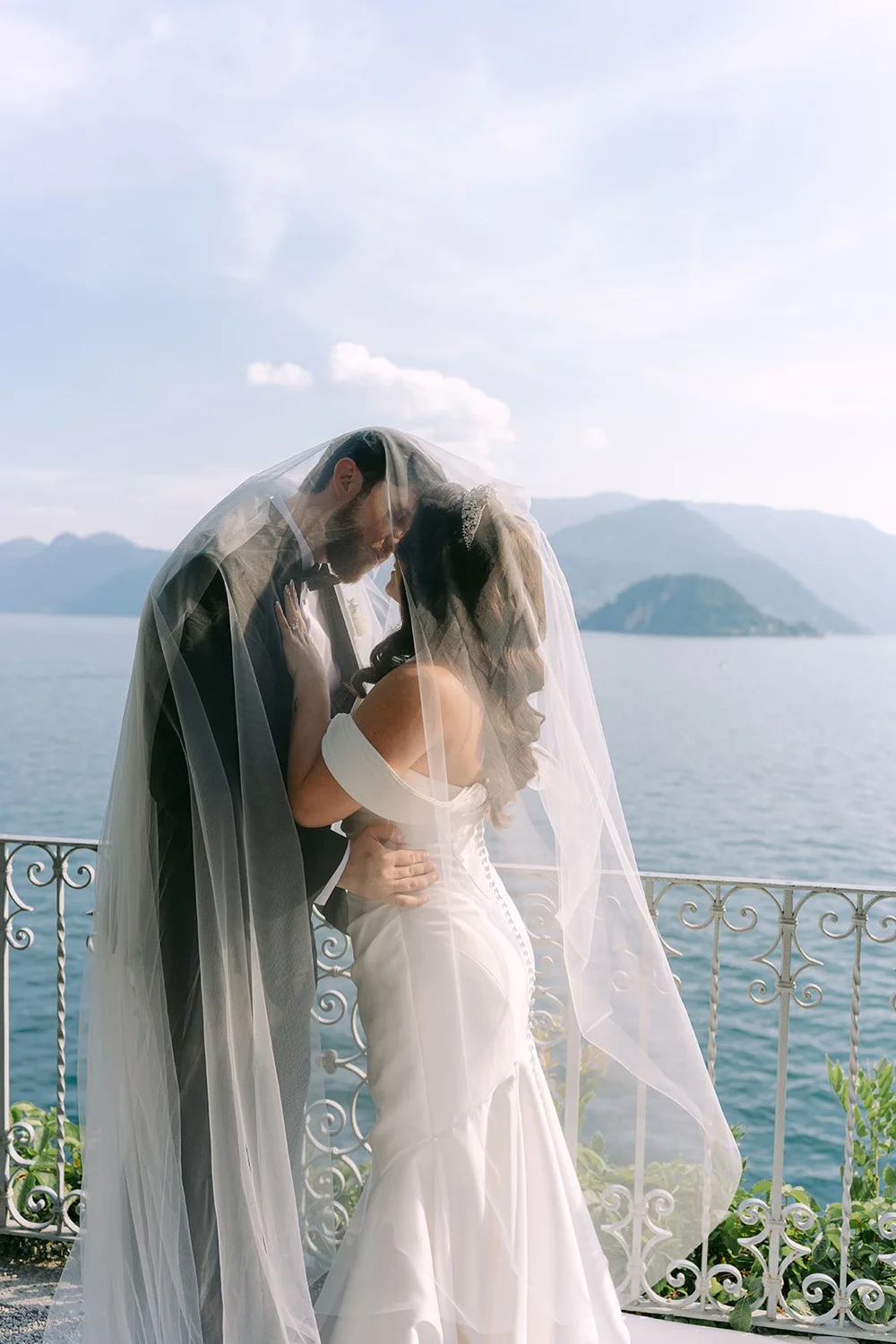 Vows in the lakeside gardens of a luxury hotel — already designed elopement in Italy